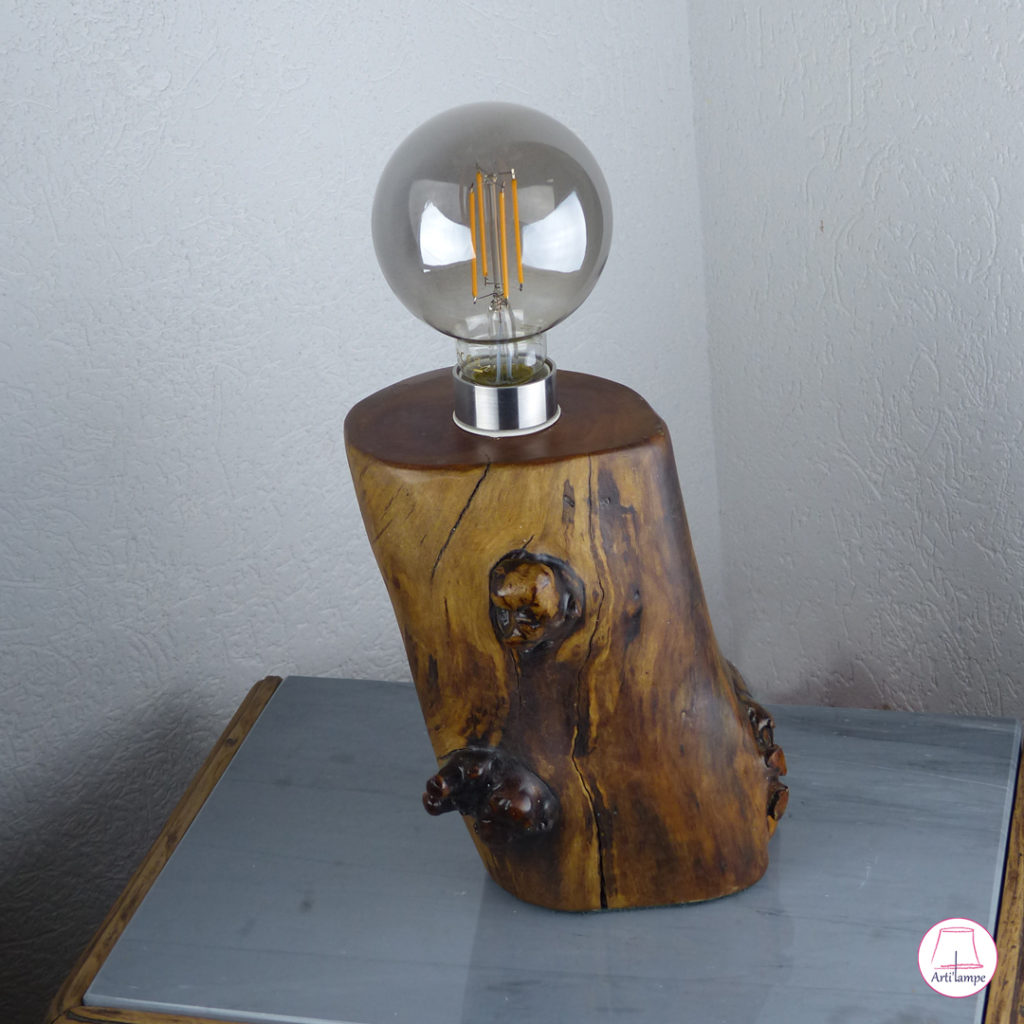 Lampe artisanale en pommier. Douille cache culot en acier inox. Handcrafted appletree lamp base cover bulb socket machined in stainless steel