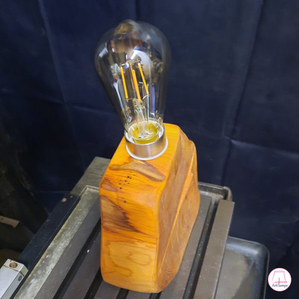 Luminaire en if fabriqué à la main Bague cache de l'ampoule en acier inoxydable Handcrafted Yew Lamp Bulb cover socket machined in stainless steel