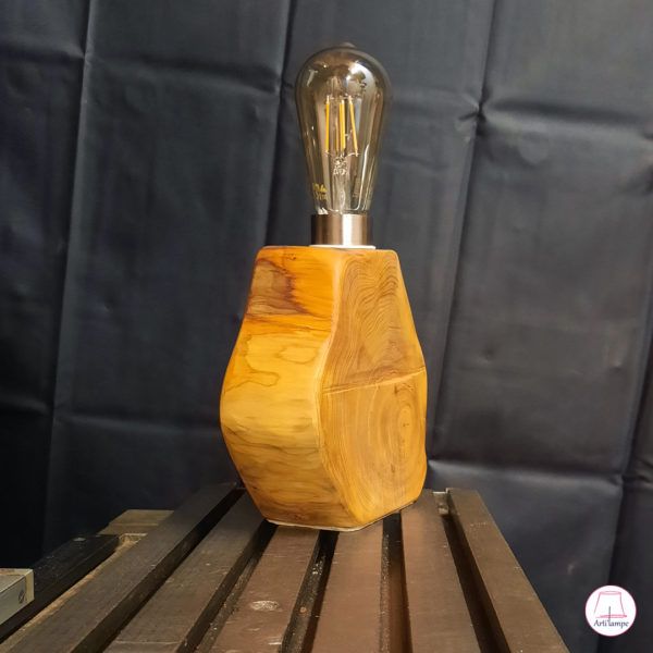 Luminaire en if fabriqué à la main Bague cache de l'ampoule en acier inoxydable Handcrafted Yew Lamp Bulb cover socket machined in stainless steel