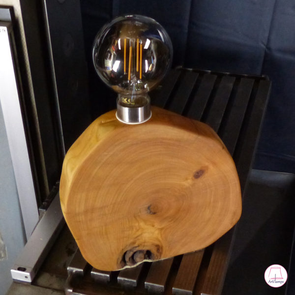 Lampe fabriquée en cerisier. Douille cache culot d'ampoule en inox Handcrafted cherry tree lamp Bulb cover socket machined in stainless steel