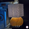 Lampe fabriquée en cerisier avec abat-jour carré imprimé gingko biloba. Lamp made of cherry wood with square lampshade printed with gingko biloba