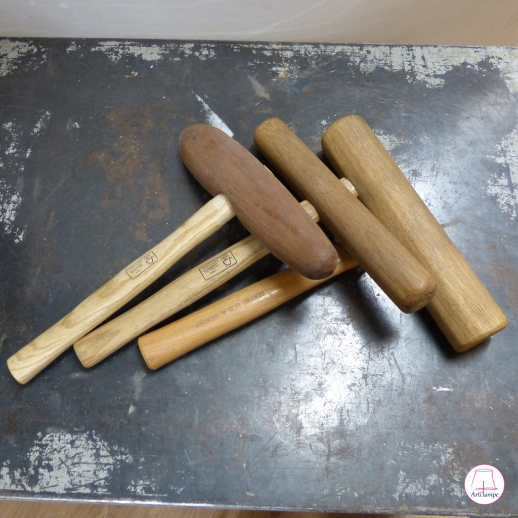 Marteaux pour la fabrication des lampes en métal Hammers for the manufacture of metal lamps