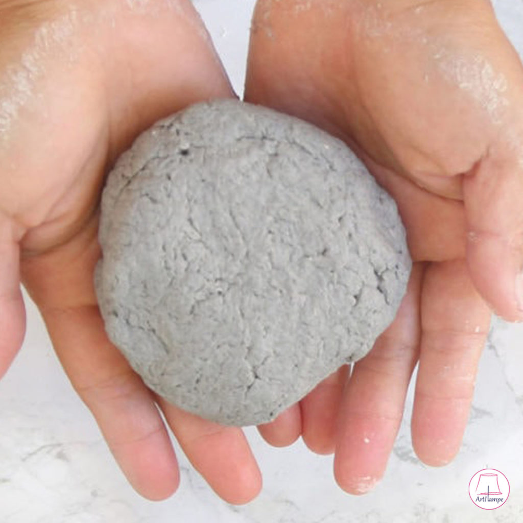 façonnage boule en papier mâché