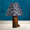 Petite lampe artisanale en thuya avec abat-jour gingko biloba
