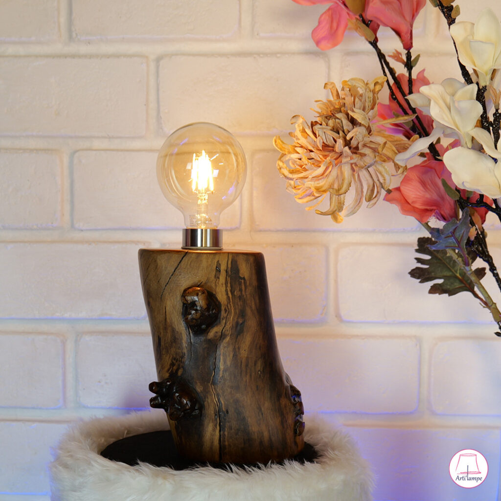 lampe en pommier avec noeuds sans abat-jour