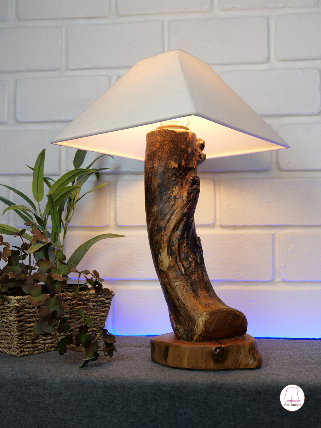 Lampe pommier haute abat-jour pyramidal