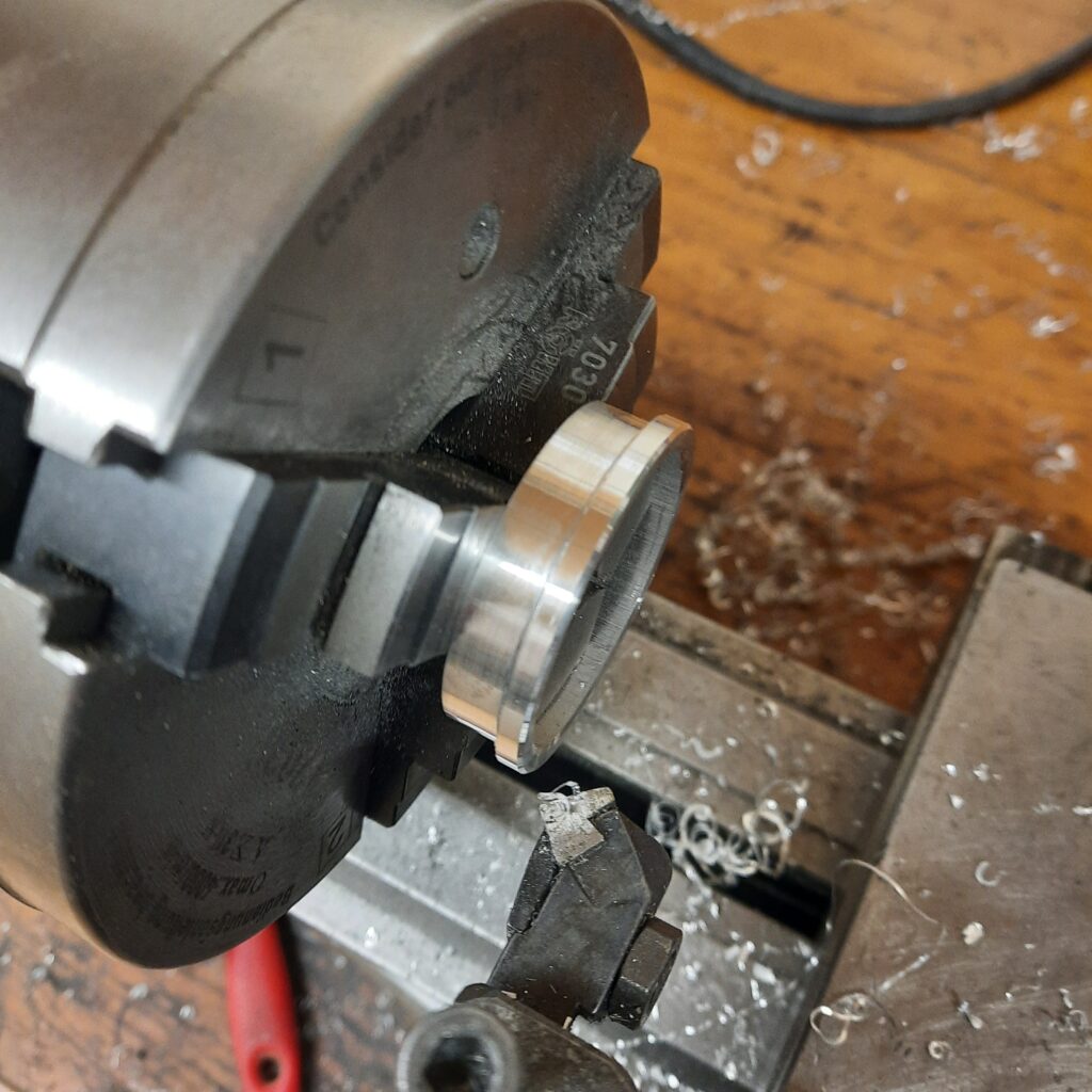 Usinage de la bague en aluminium pour le cache douille d'ampoule
