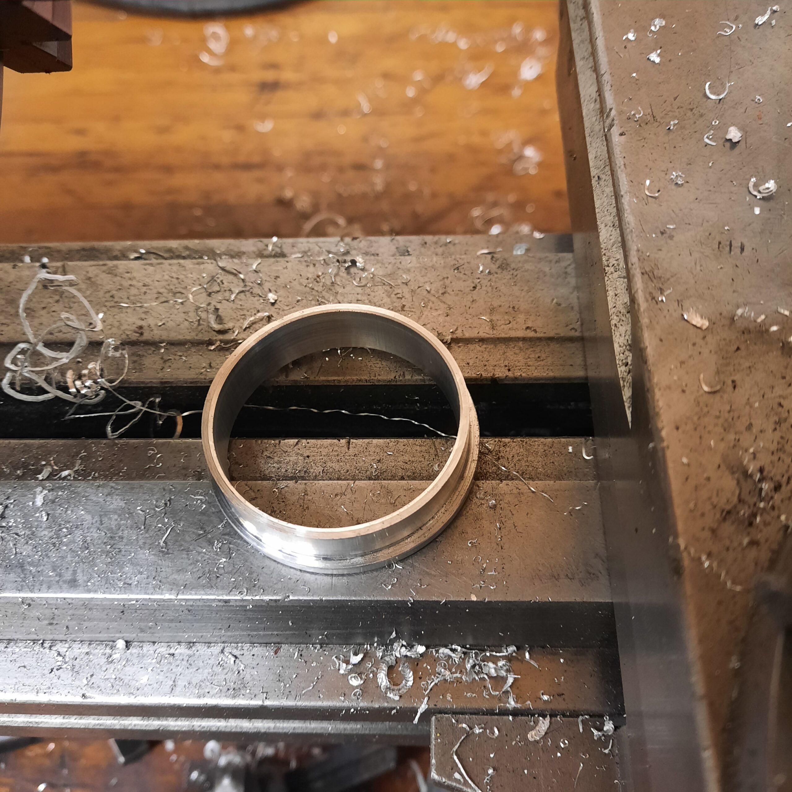 Usinage de la bague en aluminium pour le cache douille d'ampoule