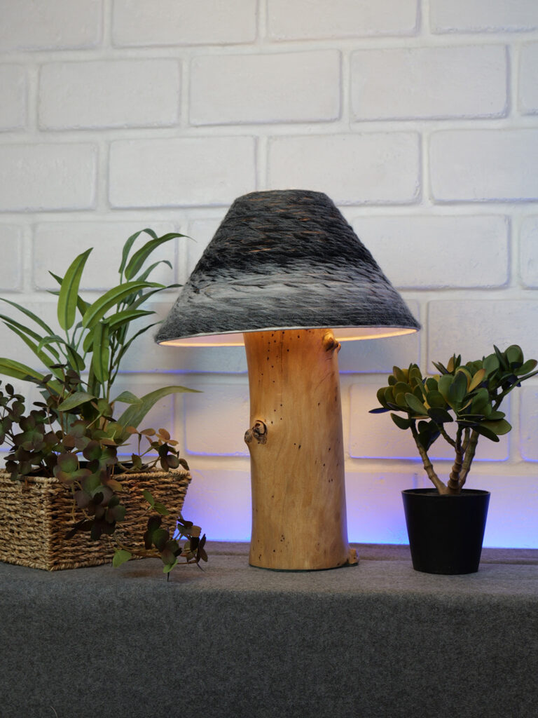 Lampe thuya claire abat-jour laine grise