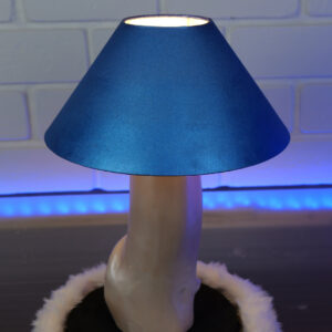 lampe en bouleau avec abat jour peint bleu métal